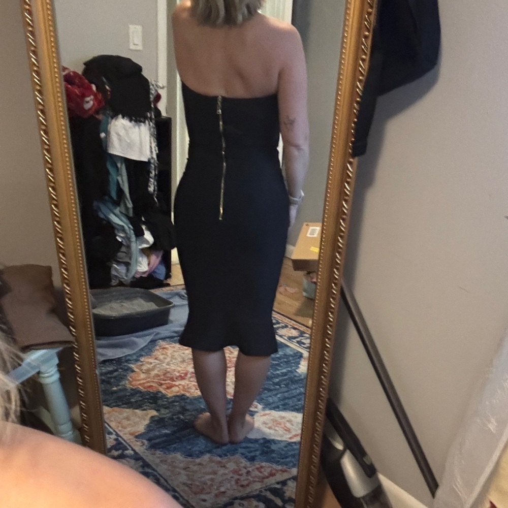 Elegant Black Halter Dress - Picture 3 of 3